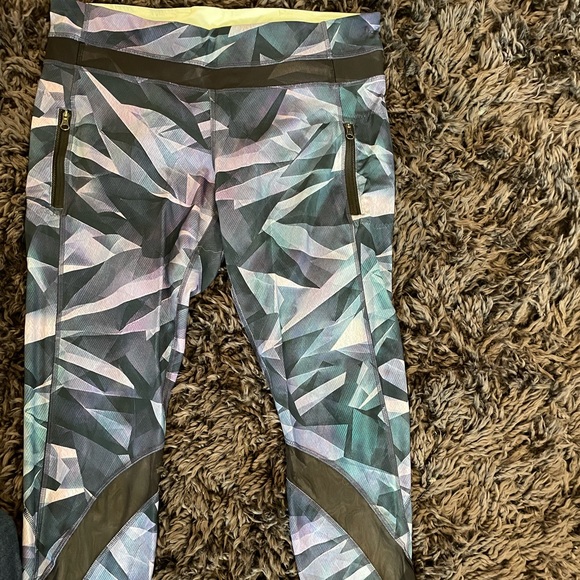 Lululemon leggings size 12 - Picture 3 of 3